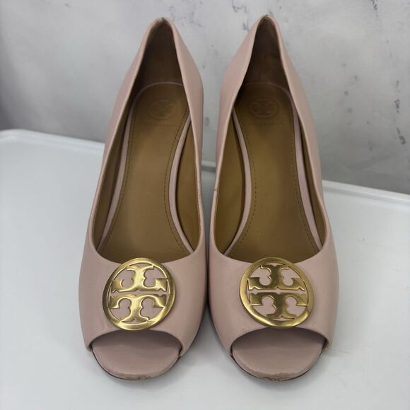 Tory Burch Wedge Heel Shoes 8.5 Benton Pink Leather Gold Medal Logo Peep Toe - Picture 5 of 16